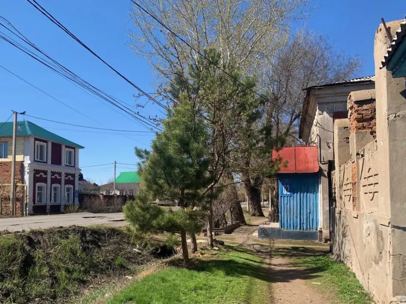 По улице Казаковской